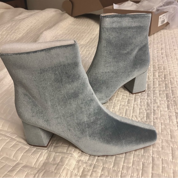 Journee Collection Blue Velvet Chunky Block Heel Hazara Bootie Size 11 - Picture 7 of 7